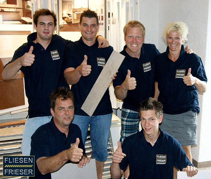Team von Fliesen Frieser im Ausstellungsraum